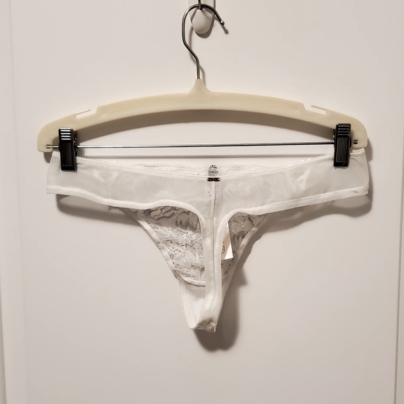 2/$30 BNWT beautiful floral white ans silver lace thong - Picture 2 of 3